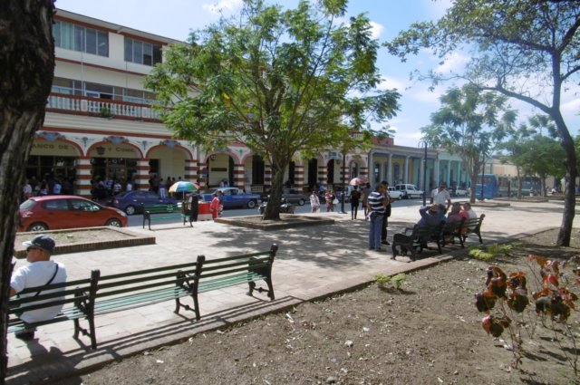 cubanstreetscene.jpg
