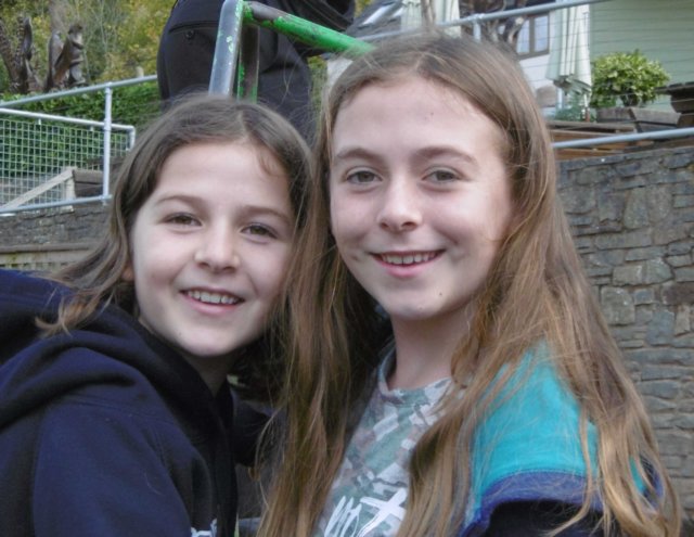wyeferrygirls.jpg